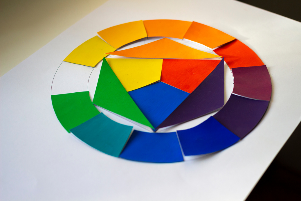 Art college student make Itten color wheel for basic color theory